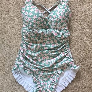 Cute ruffle swimsuit